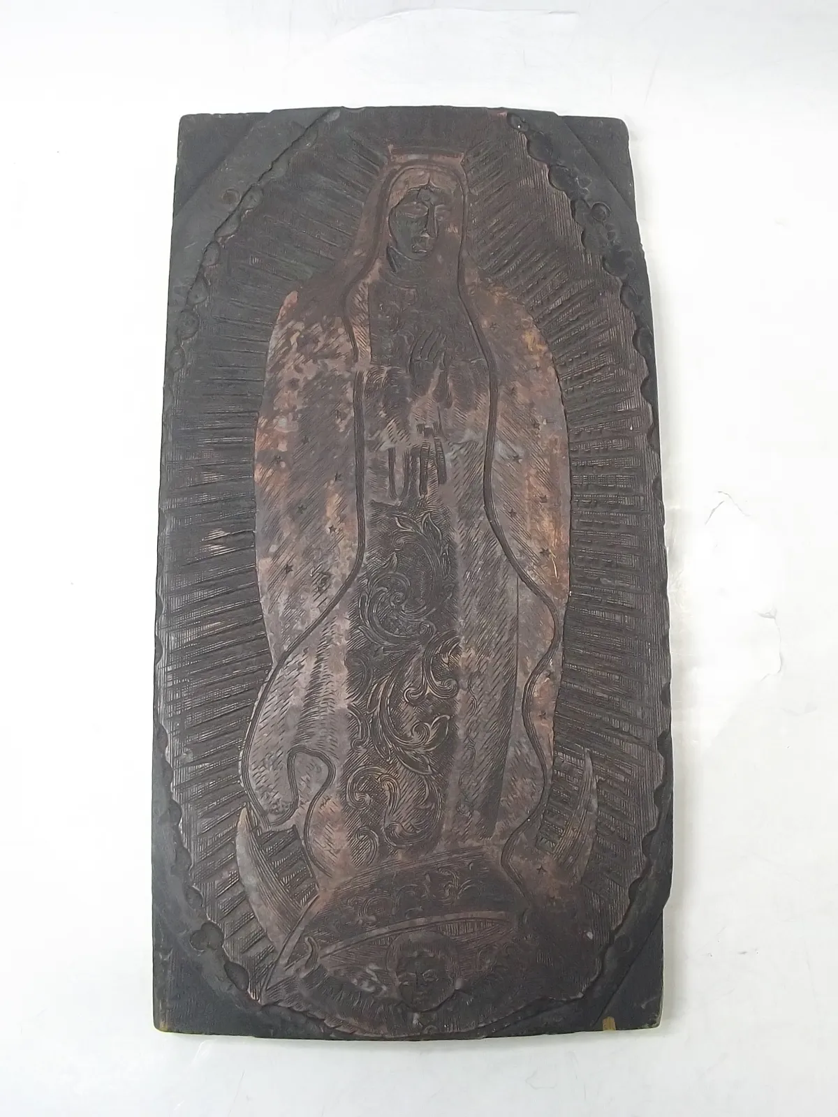 Grabado en plomo con base de madera