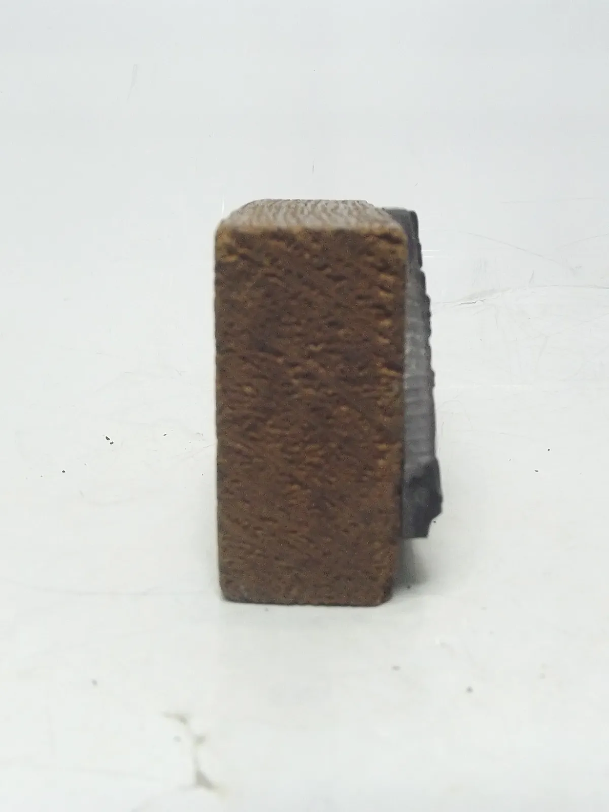 Grabado en plomo con base de madera