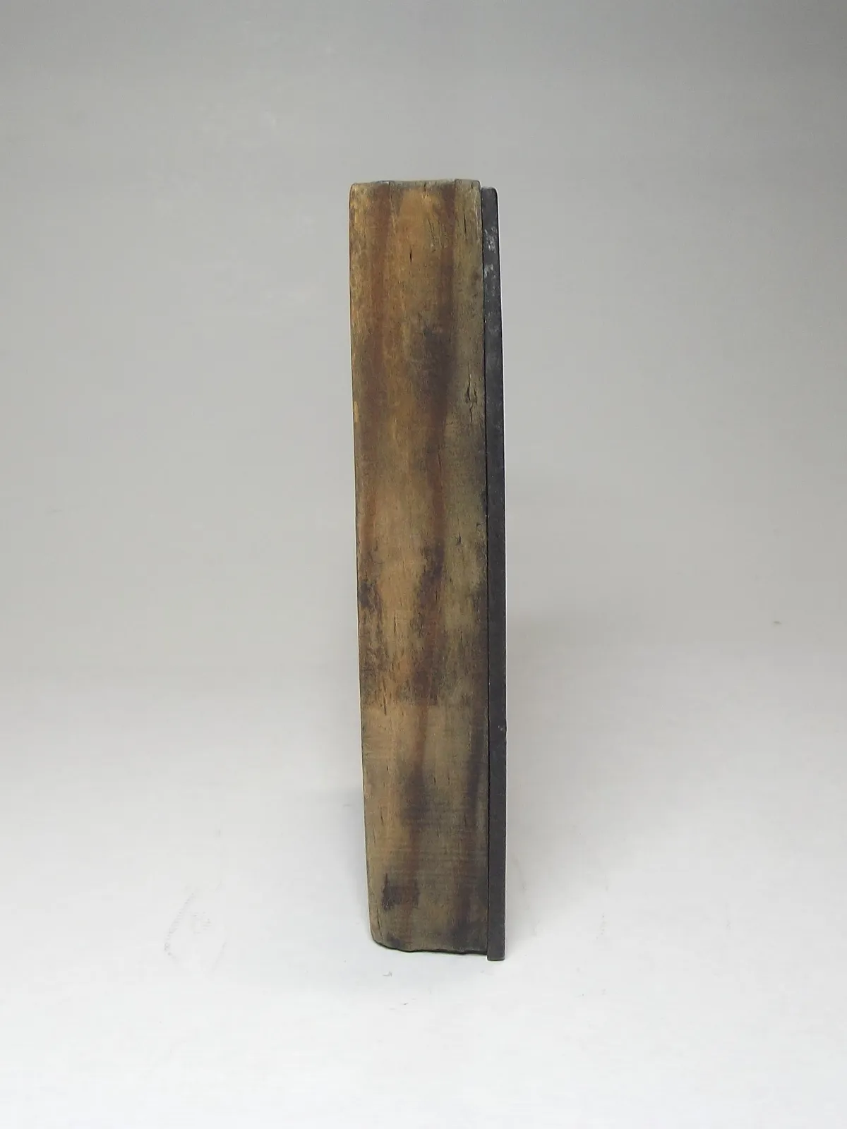Grabado en bronce con base de madera