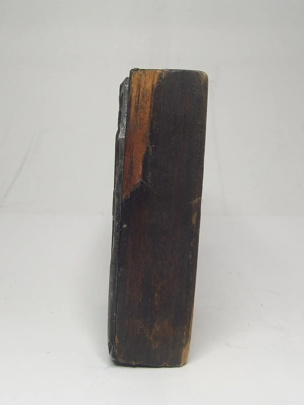 Grabado en plomo con base de madera