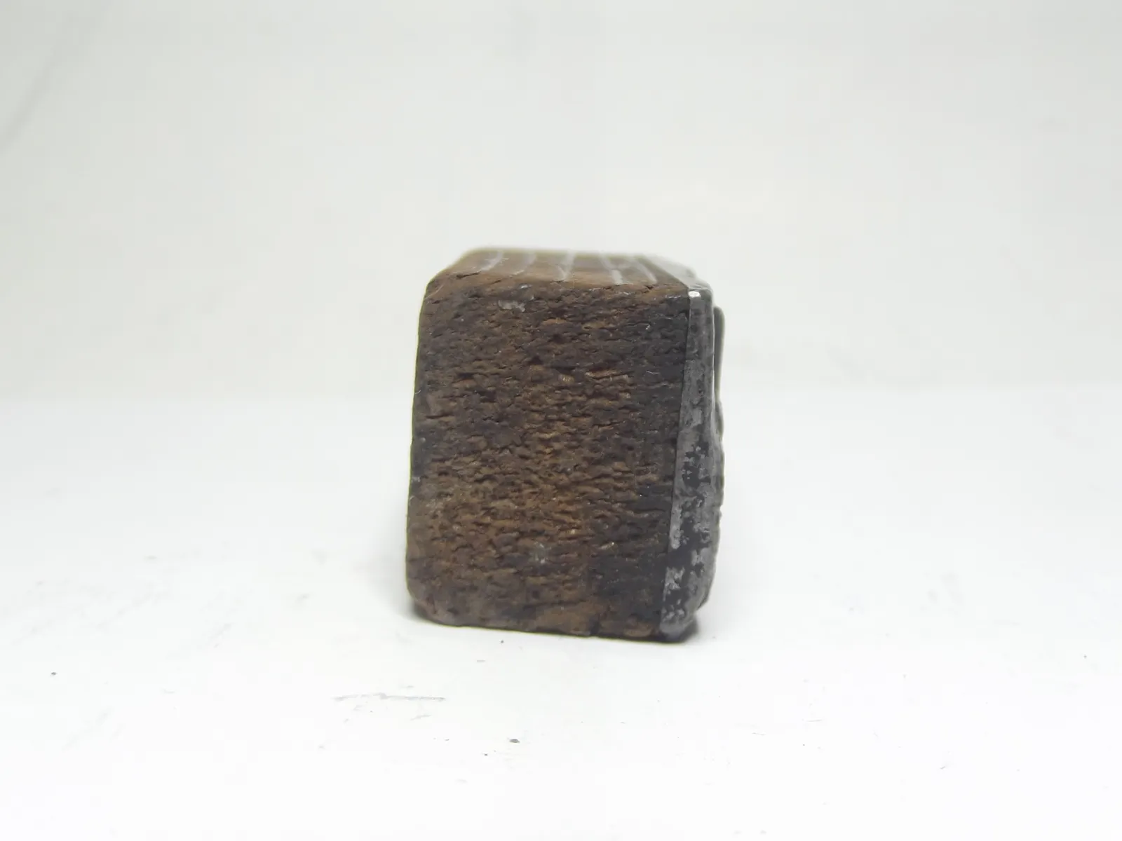 Grabado en plomo con base de madera