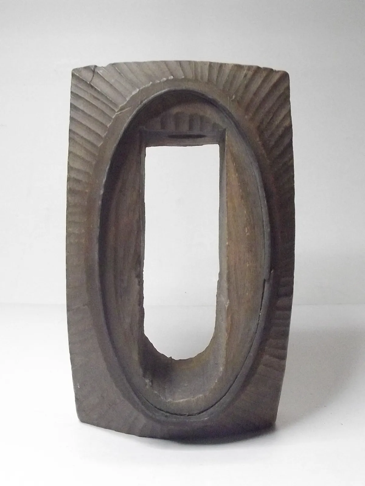 Sello de metal con base de madera