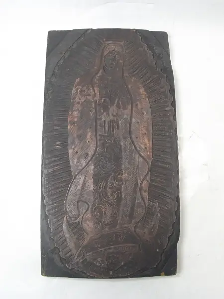 Grabado en plomo con base de madera