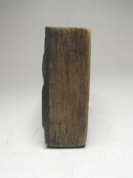 Grabado en plomo con base de madera