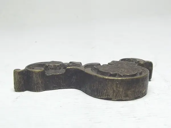 Sello de bronce