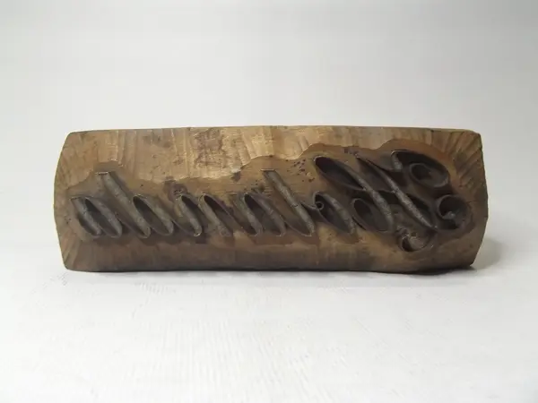 Sello de cobre con base de madera