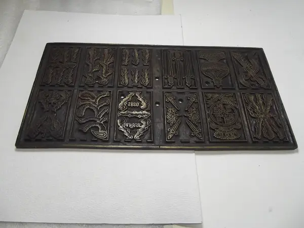 Plancha de bronce para naipes