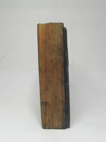 Grabado en plomo con base de madera