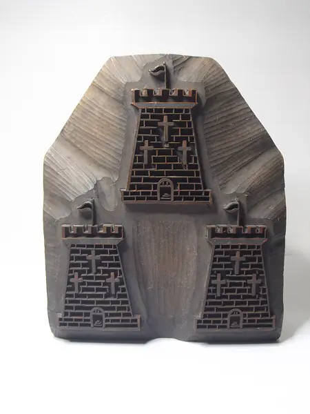 Sello de metal con base de madera