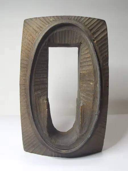 Sello de metal con base de madera