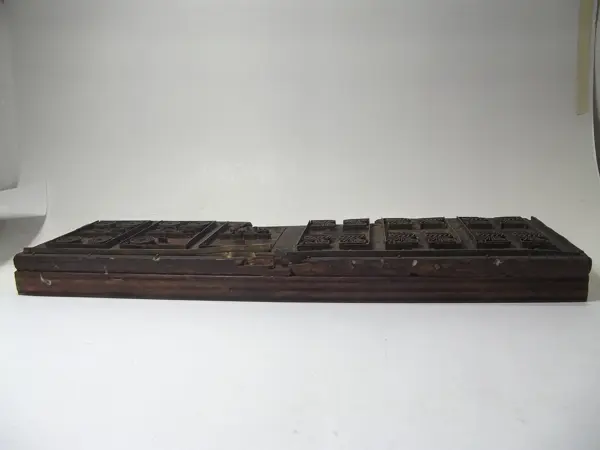 Plancha de lámina de latán con base de madera para imprimir naipes