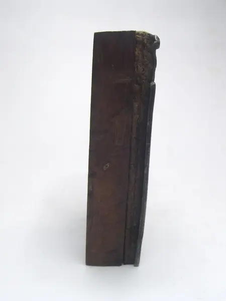 Grabado en plomo con base de madera