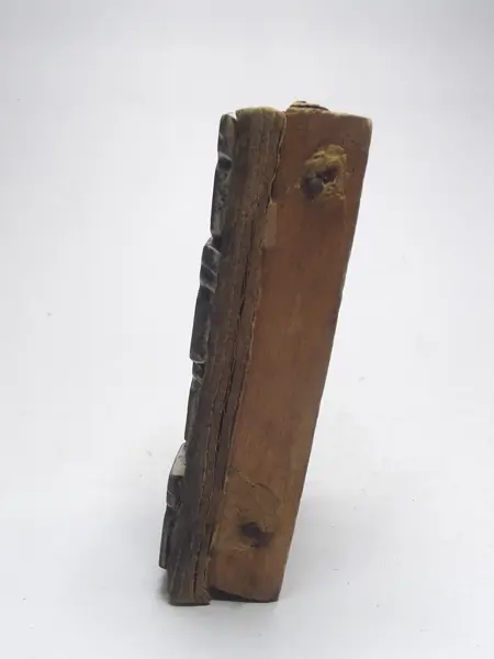 Grabado en plomo con base de madera
