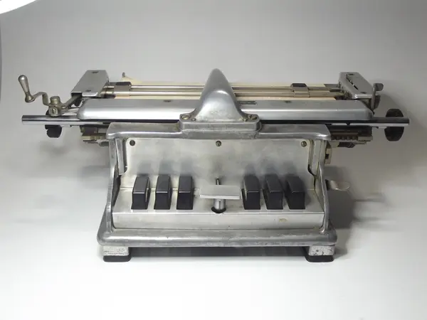 Maquina para escritura braile